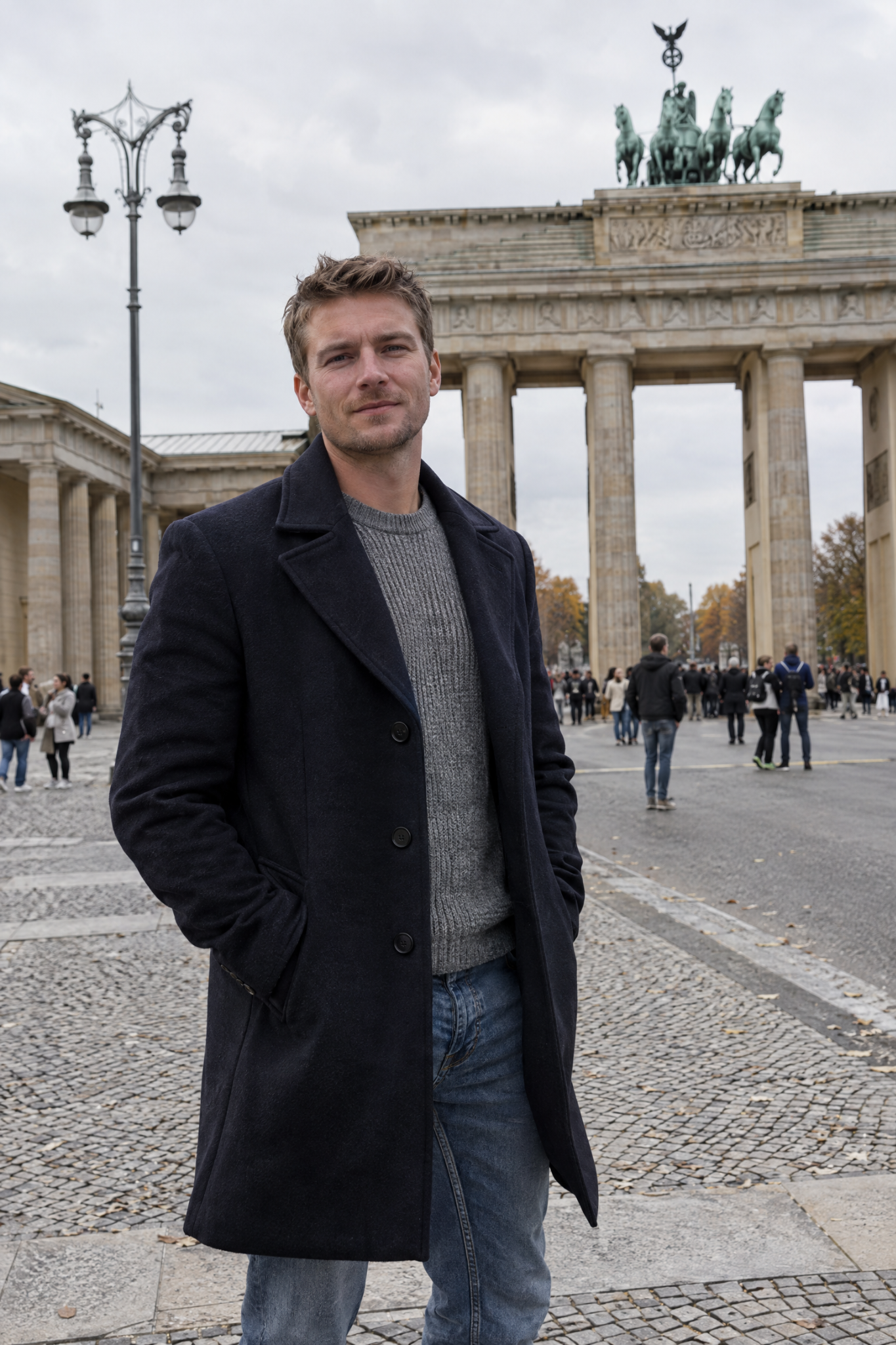 Heinz-Peter Grimm vor dem Brandenburger Tor in Berlin